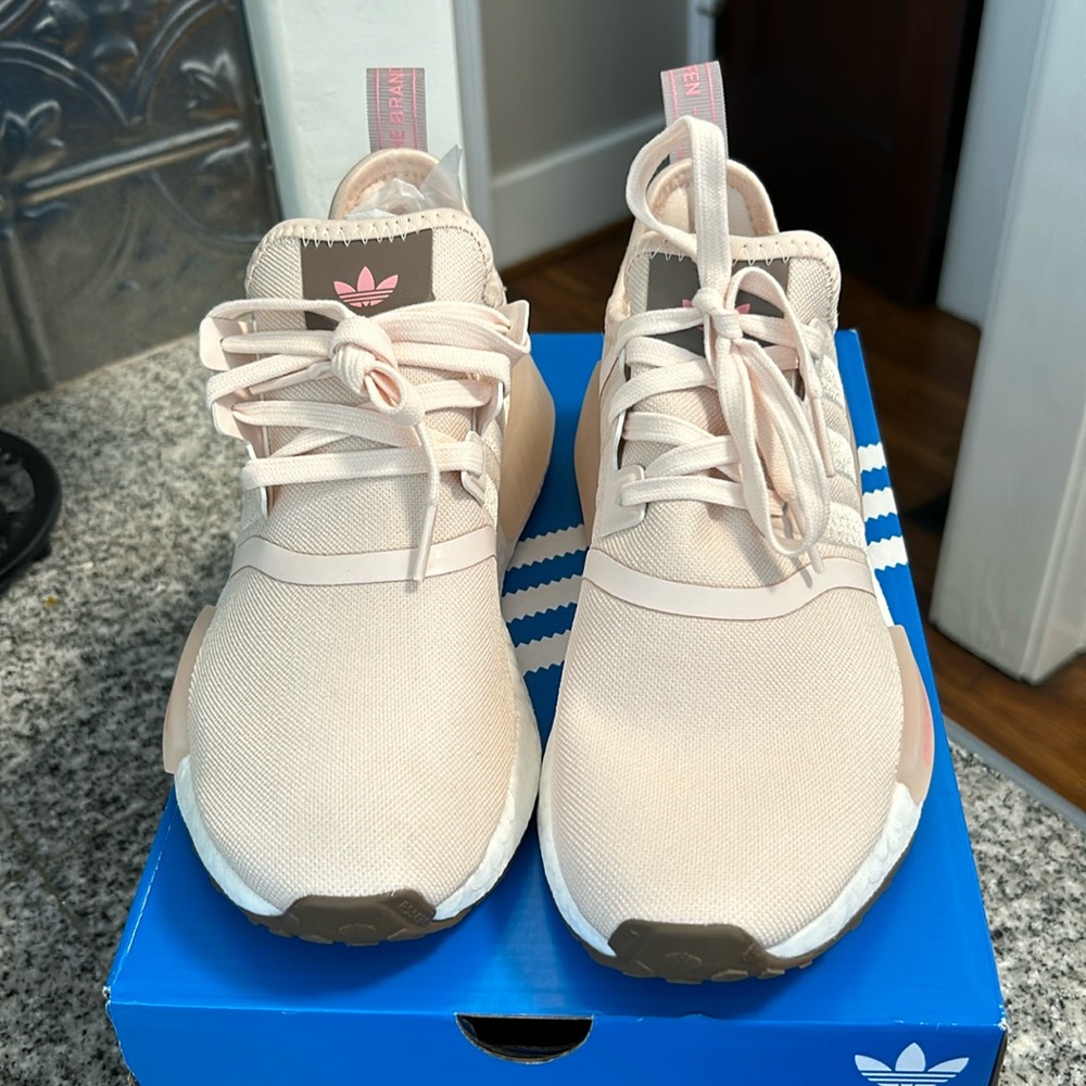 NWB Adidas NMD-R1 light pink